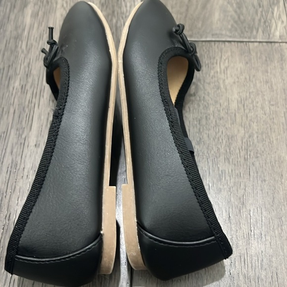 Gently used cat & Jack Mary Jane like flats with a string bow - Picture 7 of 7